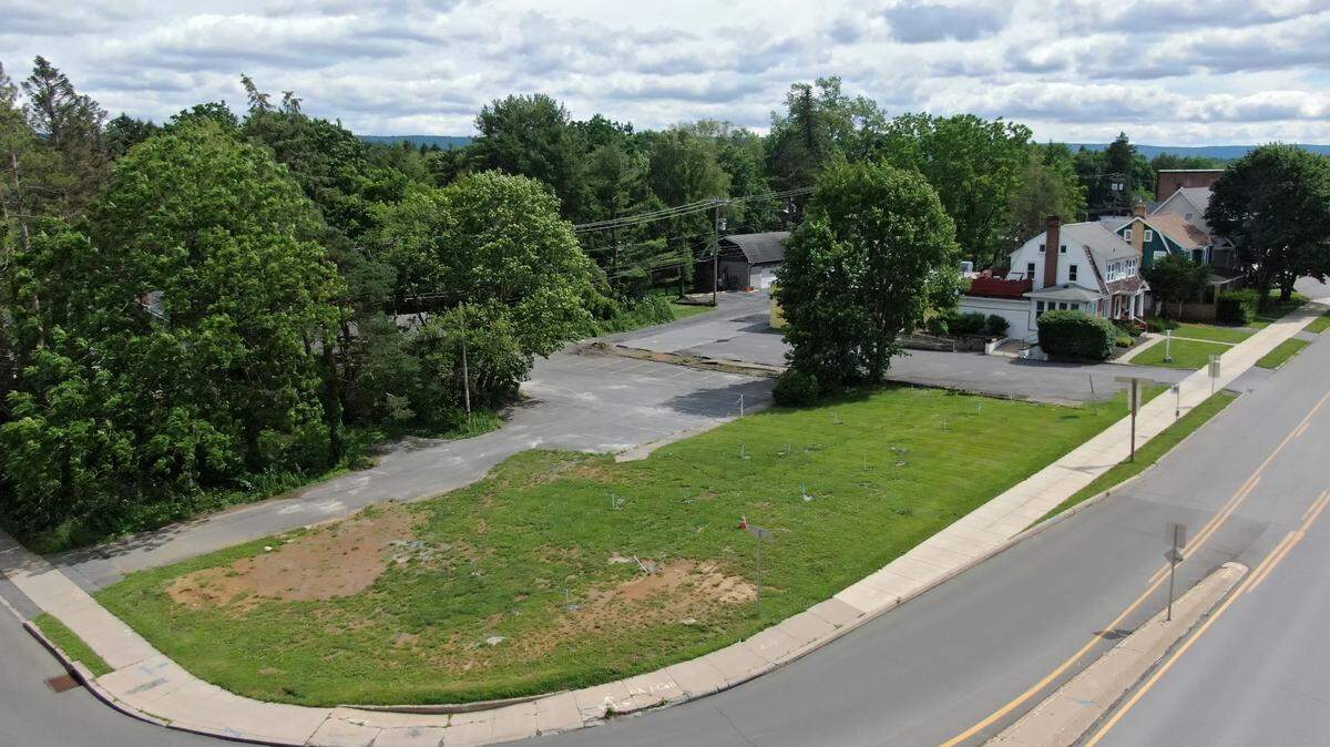 The Ferguson Township Board of Supervisors on Monday approved a final land development plan for a student housing complex at the intersection of West College Avenue and Buckhout Street.