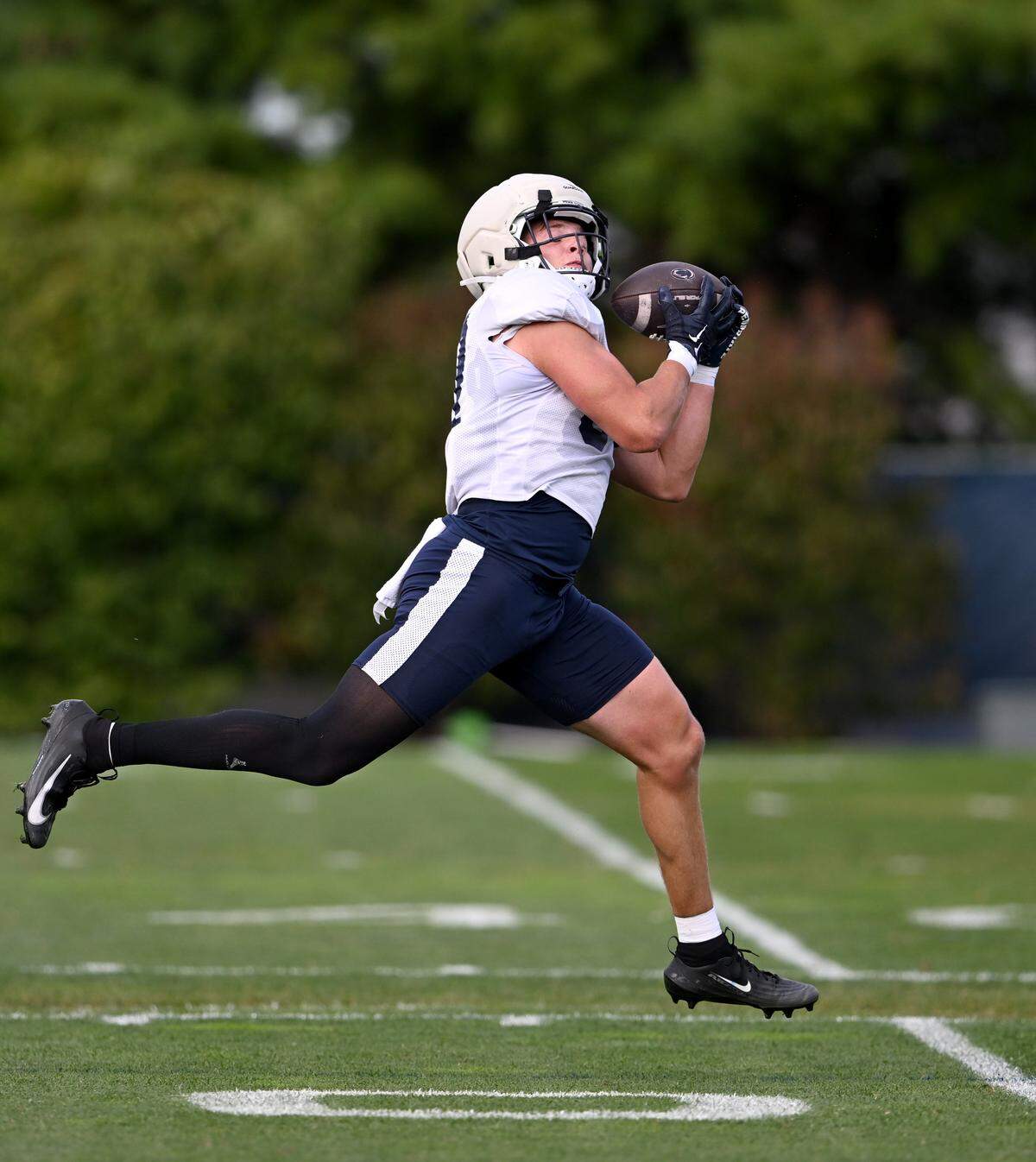 Penn State tight end Andrew Rappleyea makes a catch during practice on Wednesday, Sept. 10, 2025.  