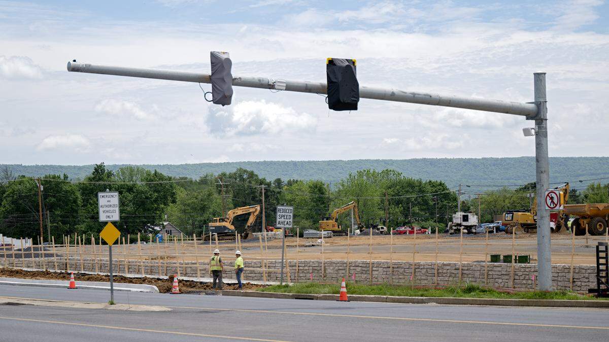 A retaining wall and traffic light have been installed at the site for Rutter’s on Blue Course Drive on Wednesday, May 27, 2026.