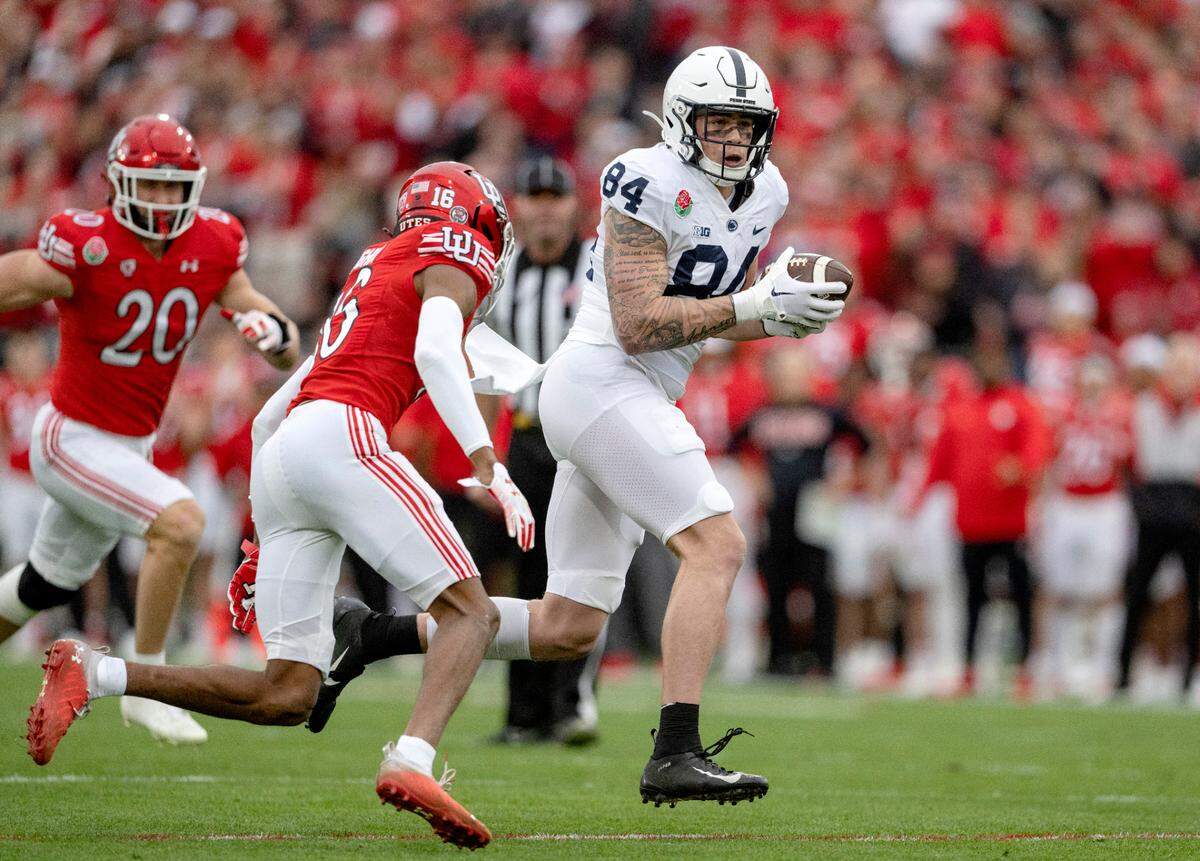 Penn State tight end Theo Johnson makes a catch during the Rose Bowl game against Utah on Monday, Jan. 2, 2023.