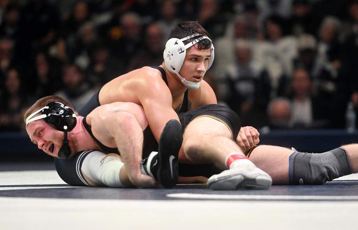 Penn State’s Alex Facundo wrestles Iowa’s Patrick Kennedy in the 165 lb bout of the match on Friday, Jan. 27, 2023.