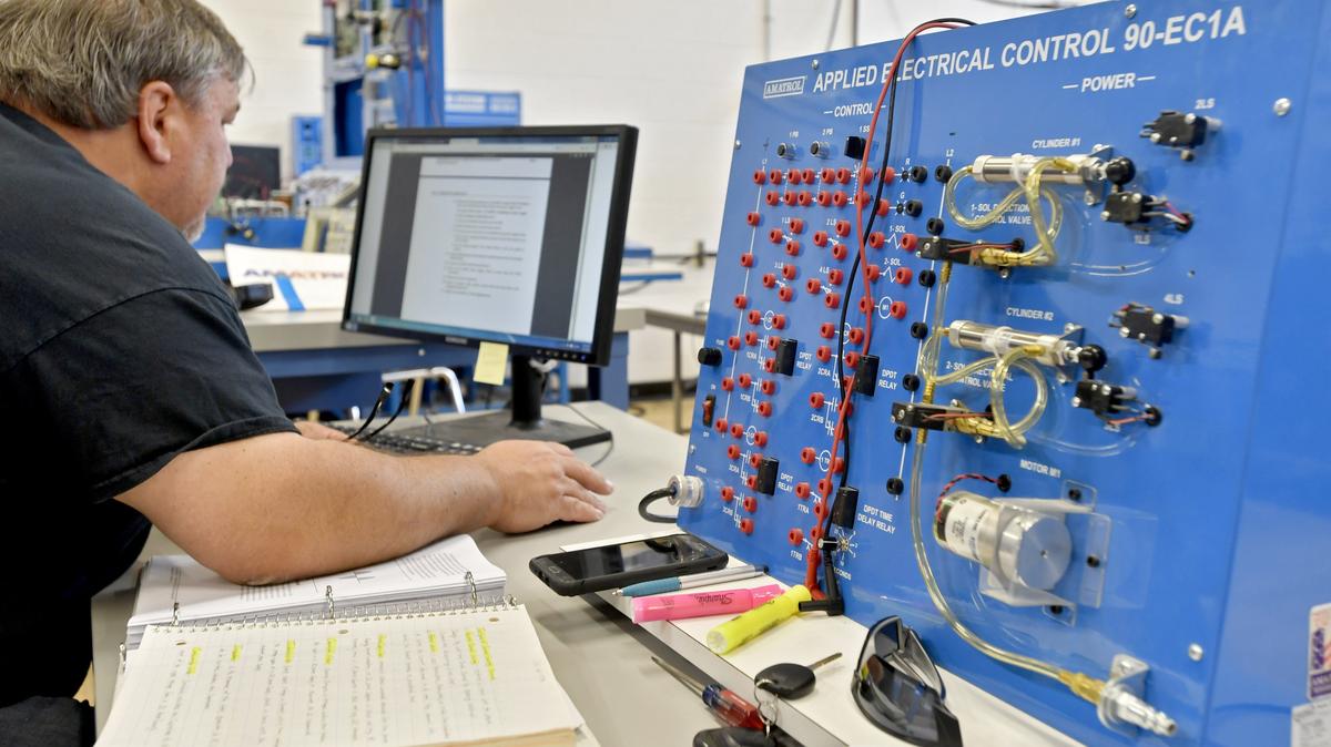 A student does research in the Emerging Energy and Infrastructure Lab at the Central Pennsylvania Institute of Science & Technology in 2018. CPI and Penn Highlands announced a partnership this week through articulation agreements.