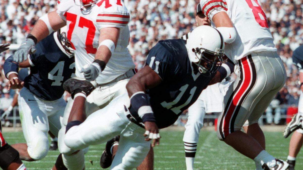 Penn State’s LaVar Arrington (11) pressures Ohio State quarterback Steve Bellisari (8) as Tyson Walter (77) tries to block during their game Saturday, Oct. 16, 1999.