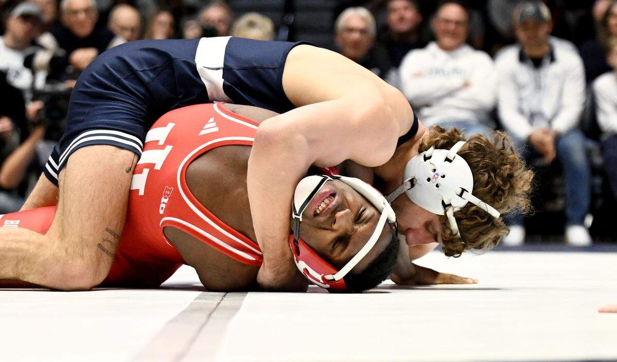Penn State’s Mitchell Mesenbrink controls Indiana’s Tyler Lillard in the 165 lb bout of the match on Friday, Jan. 23, 2026.