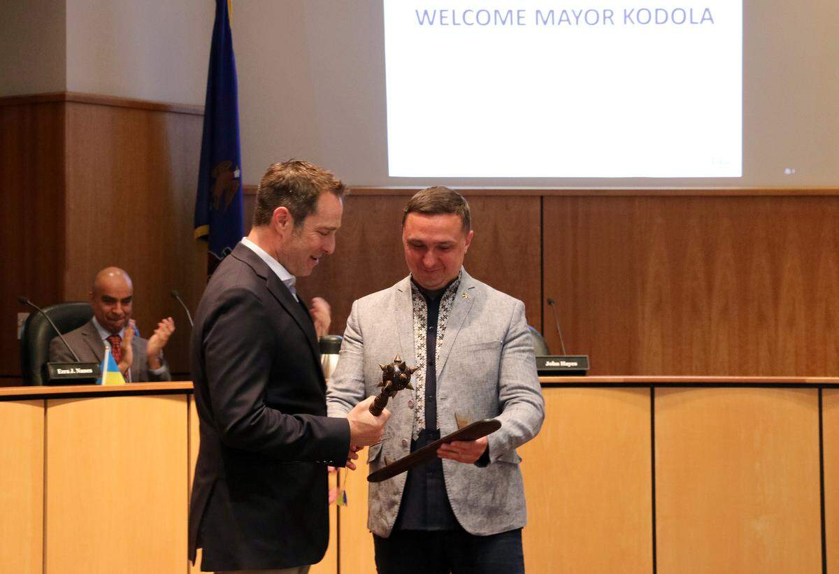 Nizhyn Mayor Oleksandr Kodola presented Mayor Ezra Nanes with a distinctively Ukrainian memento symbolizing power and leadership.