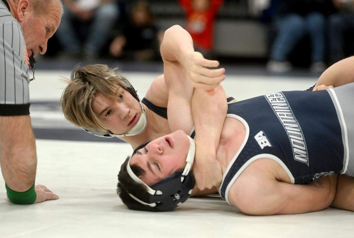 Bald Eagle Area’s Coen Bainey controls Philipsburg-Osceola’s Isaih Smeal in the 127 lb bout of the match on Wednesday, Dec. 21, 2022. Bainey won by fall at 1:29.
