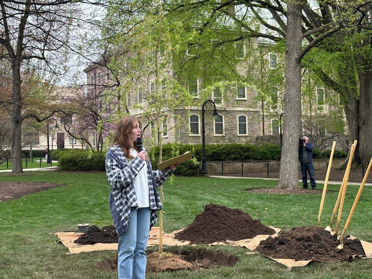 Grace Wills, president of EcoAction, addresses the students, staff and community members who gathered to watch the replanting of Old Willow.