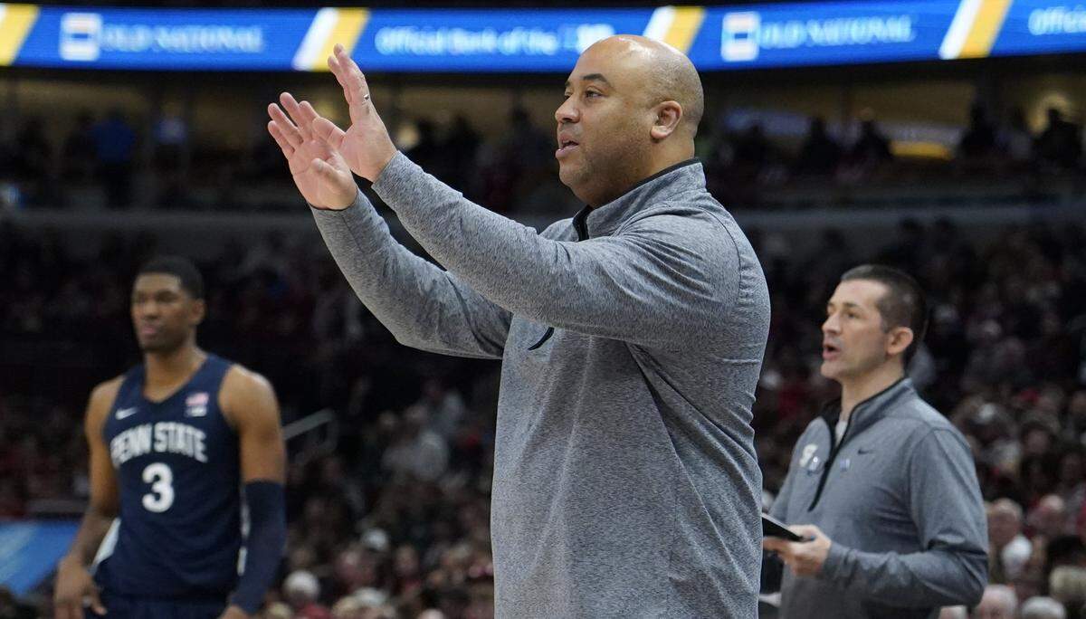 Penn State Nittany Lions head coach Micah Shrewsberry gestures during the first half of Saturday’s game at United Center.