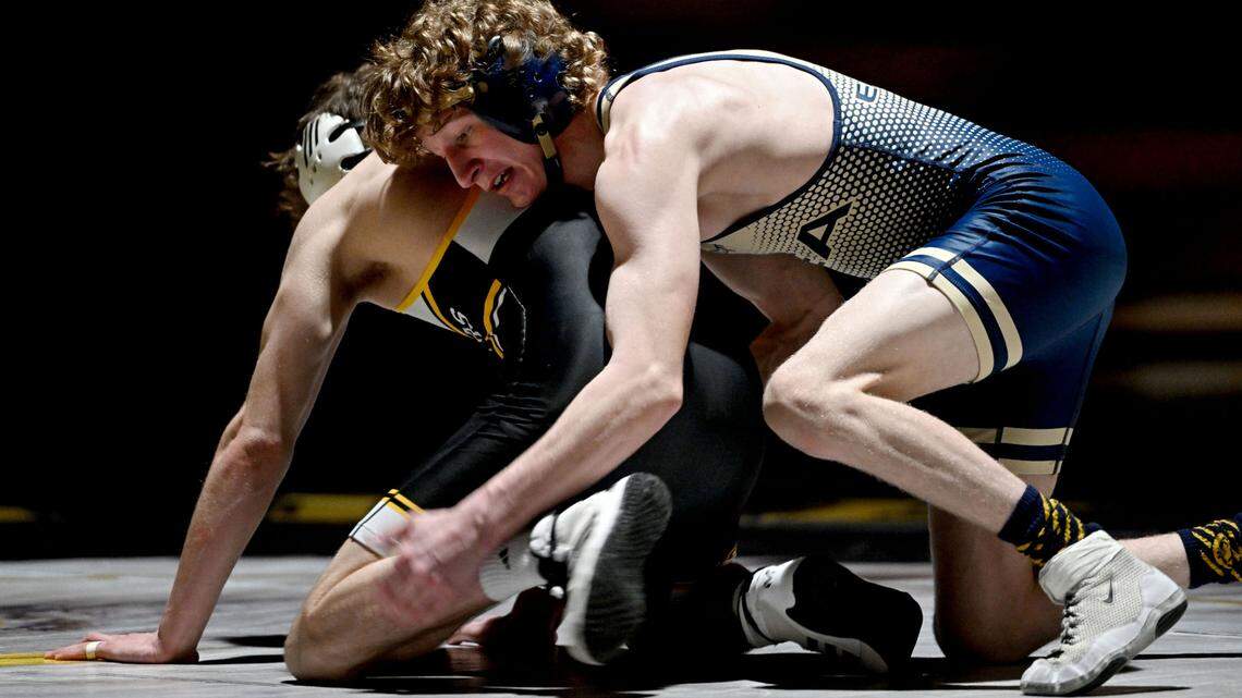 Bald Eagle Area wrestling thumps Quaker Valley to make return to PIAA dual championships