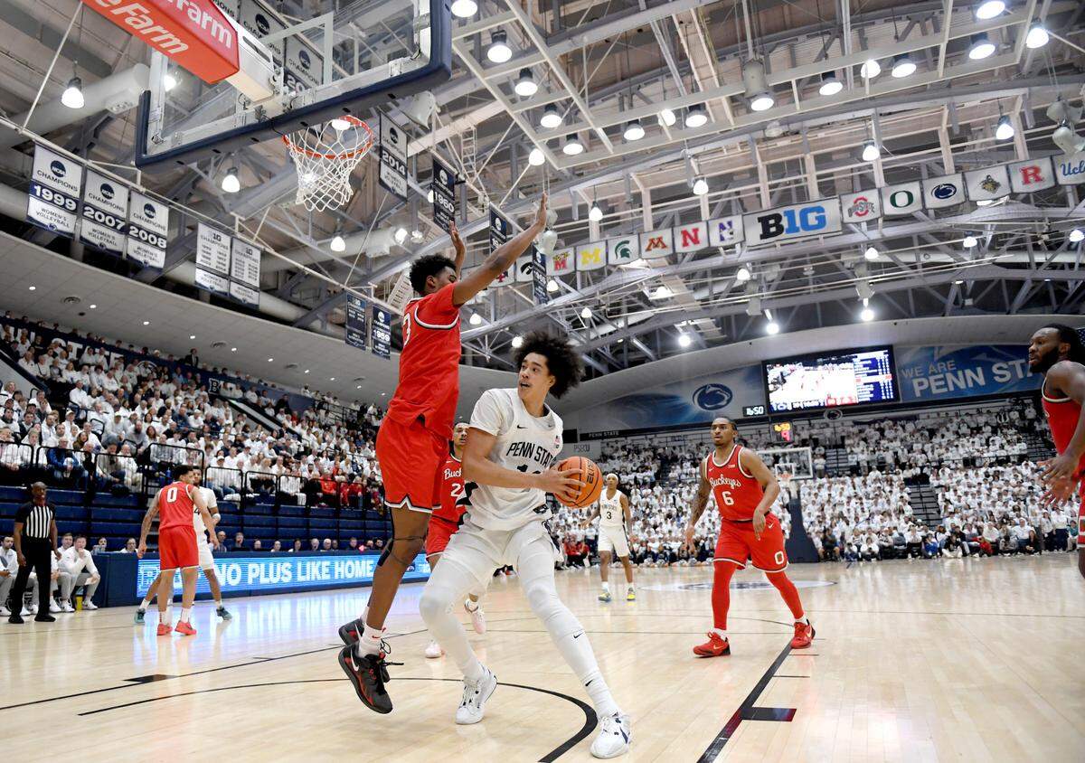 Penn State’s Yanic Konan Niederhauser looks to the basket around an Ohio State defender during the game on Thursday, Jan. 30, 2025 at Rec Hall.