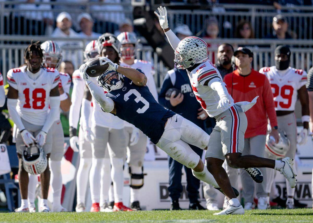 Penn State wide receiver Parker Washington makes a catch ahead of Ohio State’s defender Tanner McCalister during the game on Saturday, Oct. 29, 2022.
