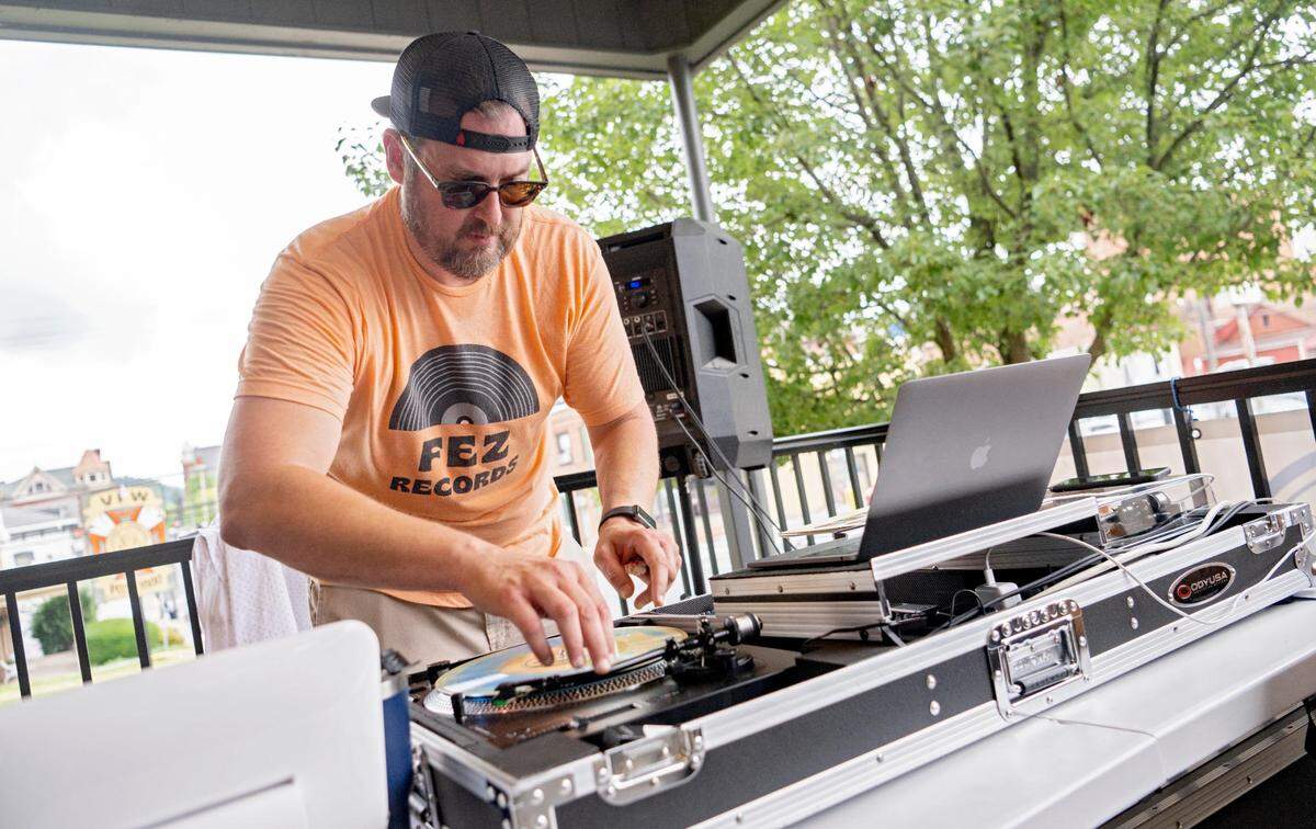 Michael Fester of Fez Records plays tunes outside of Belle Mercantile during Friday in the ‘Fonte on Friday, July 29, 2022.