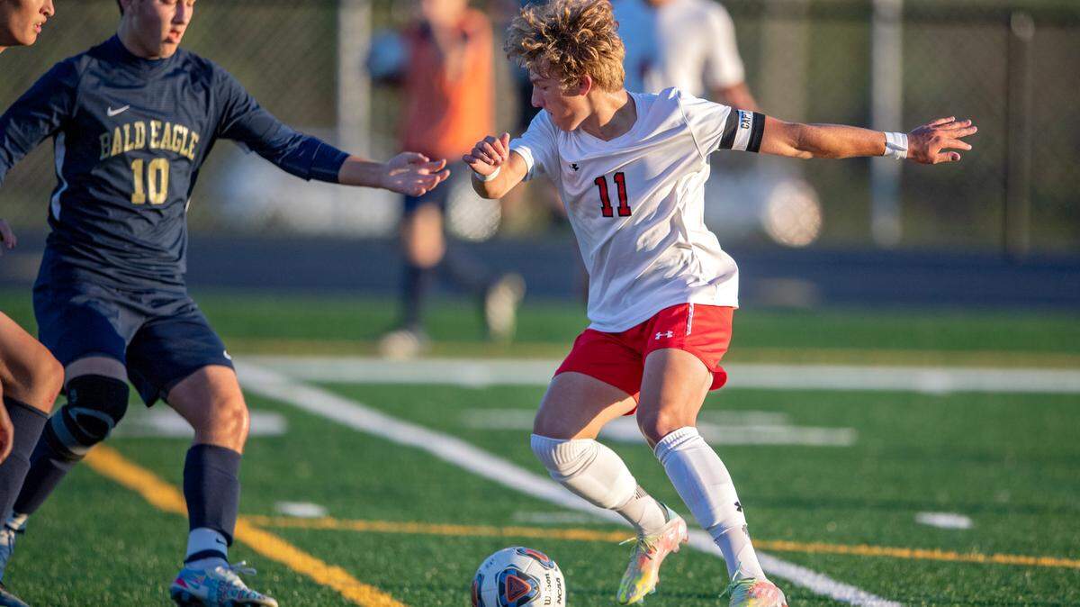 BellefonteÕs Hayden Walker dribbles down the field around a Bald Eagle Area defender during the game on Wednesday, Sept. 29, 2021.