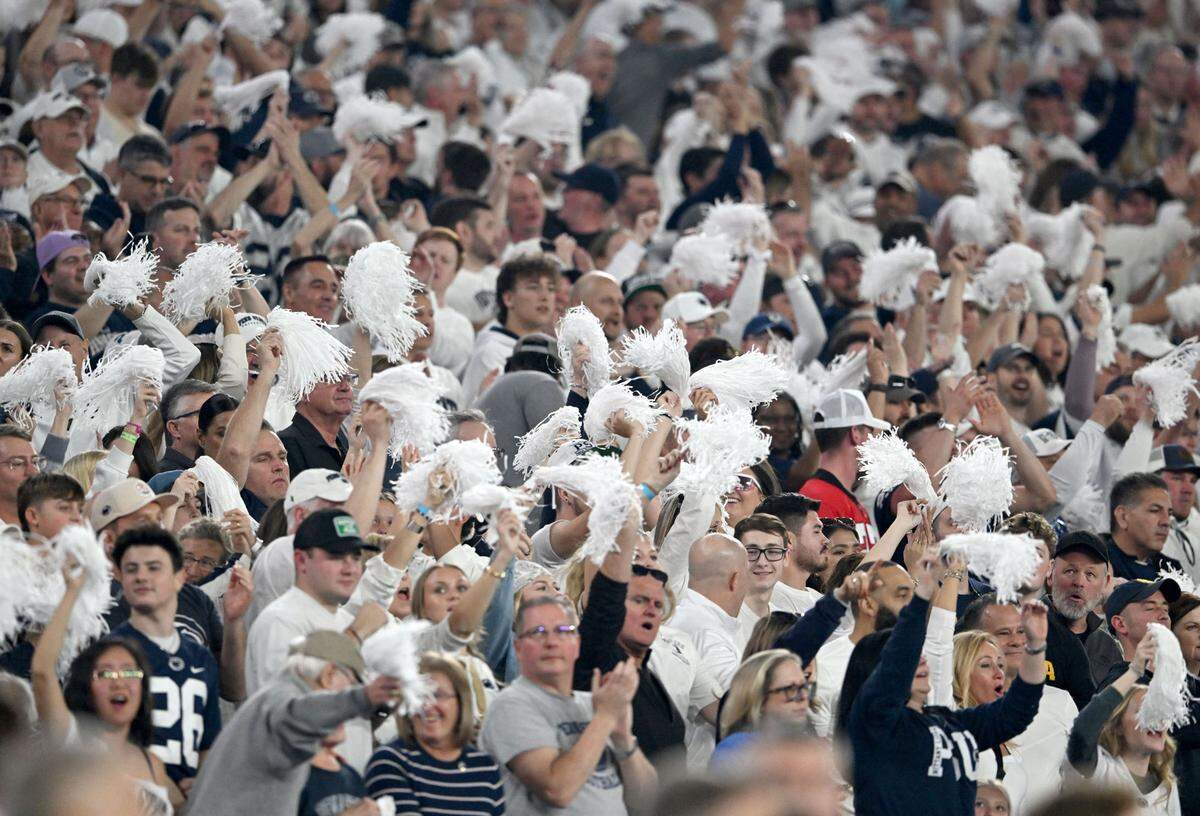Penn State fans celebrate a play during the Fiesta Bowl against Boise State on Tuesday, Dec. 31, 2024 at State Farm Stadium.