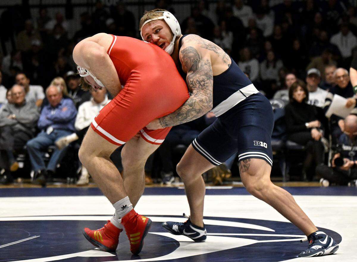 Penn State’s Rocco Welsh wrestles Indiana’s Sam Goin in the 184 lb bout of the match on Friday, Jan. 23, 2026.