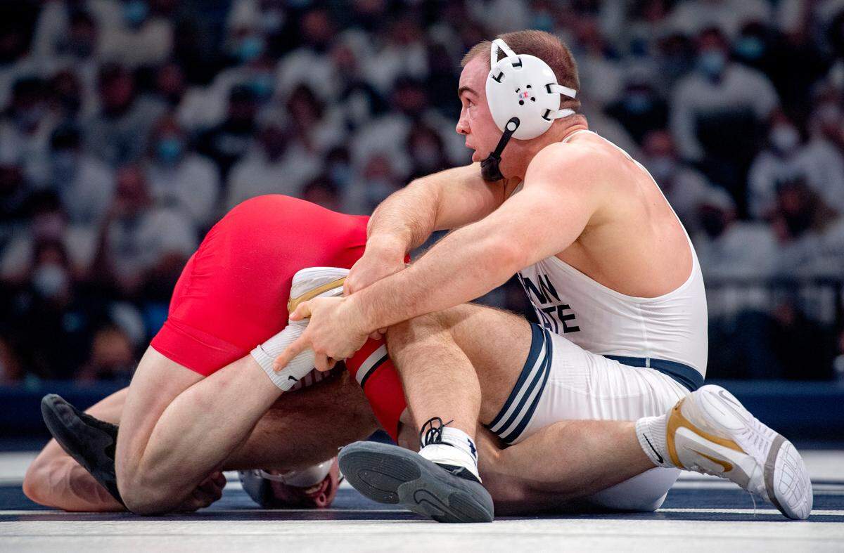 Penn State’s Max Dean holds onto Ohio State’s Gavin Hoffman in the 197 lb bout of the match on Friday, Feb. 4, 2022.