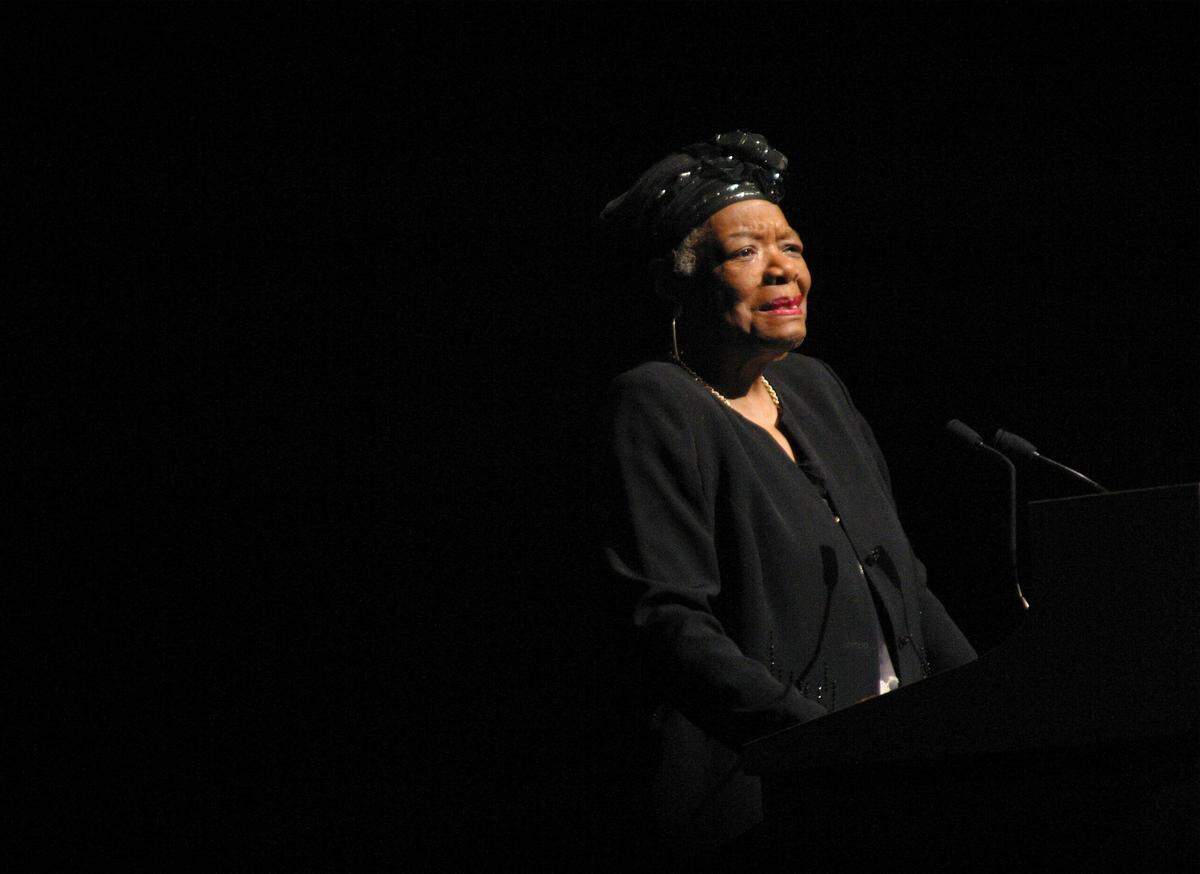 Maya Angelou gives an inspiring talk to students at the Eisenhower Auditorium on Thursday, Febuary 5, 2004.