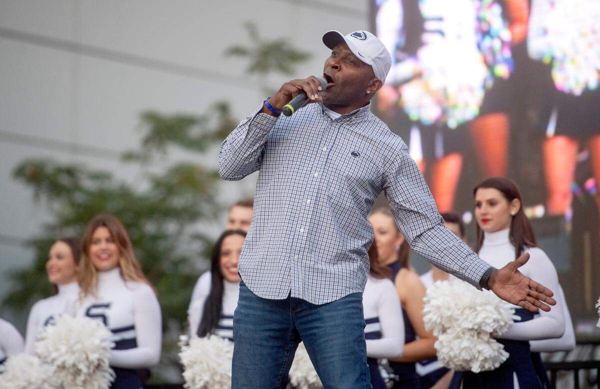 Penn State letterman O. J. McDuffie pumps up the crowd at the pep rally hosted by the Penn State Alumni Association on Sunday, Jan. 1, 2023 at LA Live.