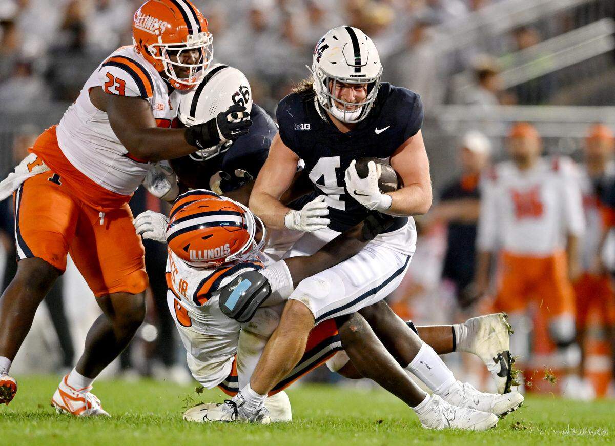 Penn State tight end Tyler Warren makes a catch and is pulled down by an Illinois defender during the game on Saturday, Sept. 28, 2024.
