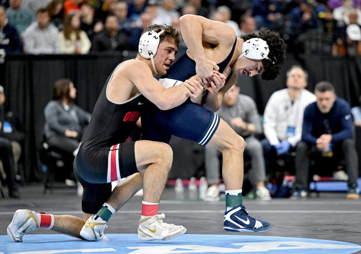 Ohio State’s Jesse Mendez and Penn State’s Beau Bartlett wrestle in a 141-pound semifinal bout at the 2025 NCAA Wrestling Championships in Philadelphia on Friday, March 21, 2025.