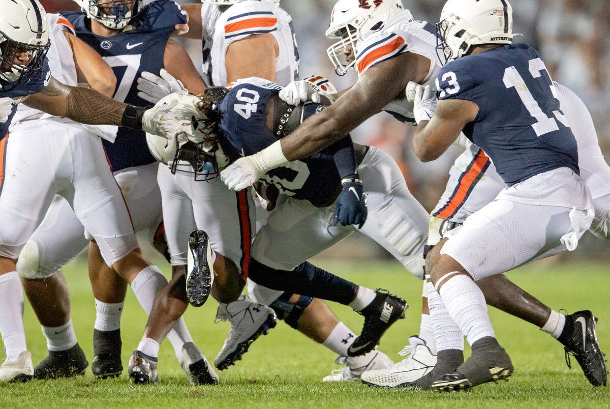 Penn State linebacker Jesse Luketa stops Auburn’s ball carrier during the game.