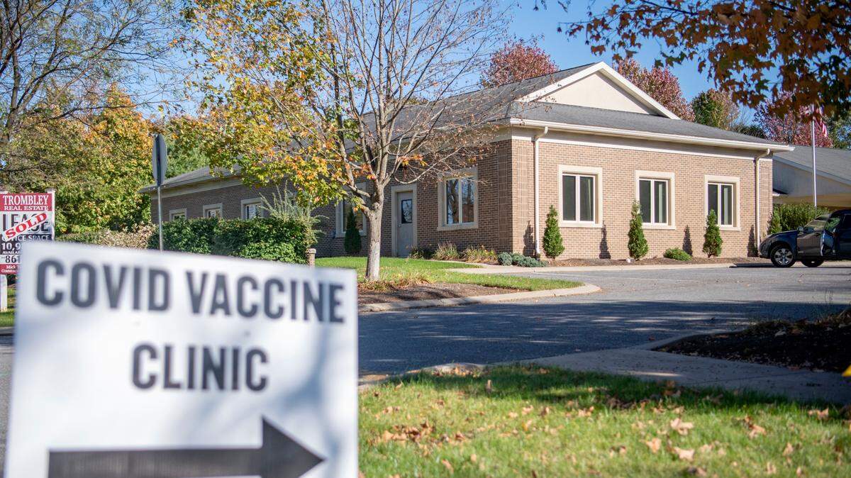 Centre Volunteers in Medicine aims to complete construction on its new building by late spring 2023. The Sandy Drive building is pictured in October 2021, when a COVID-19 vaccine clinic was held there.