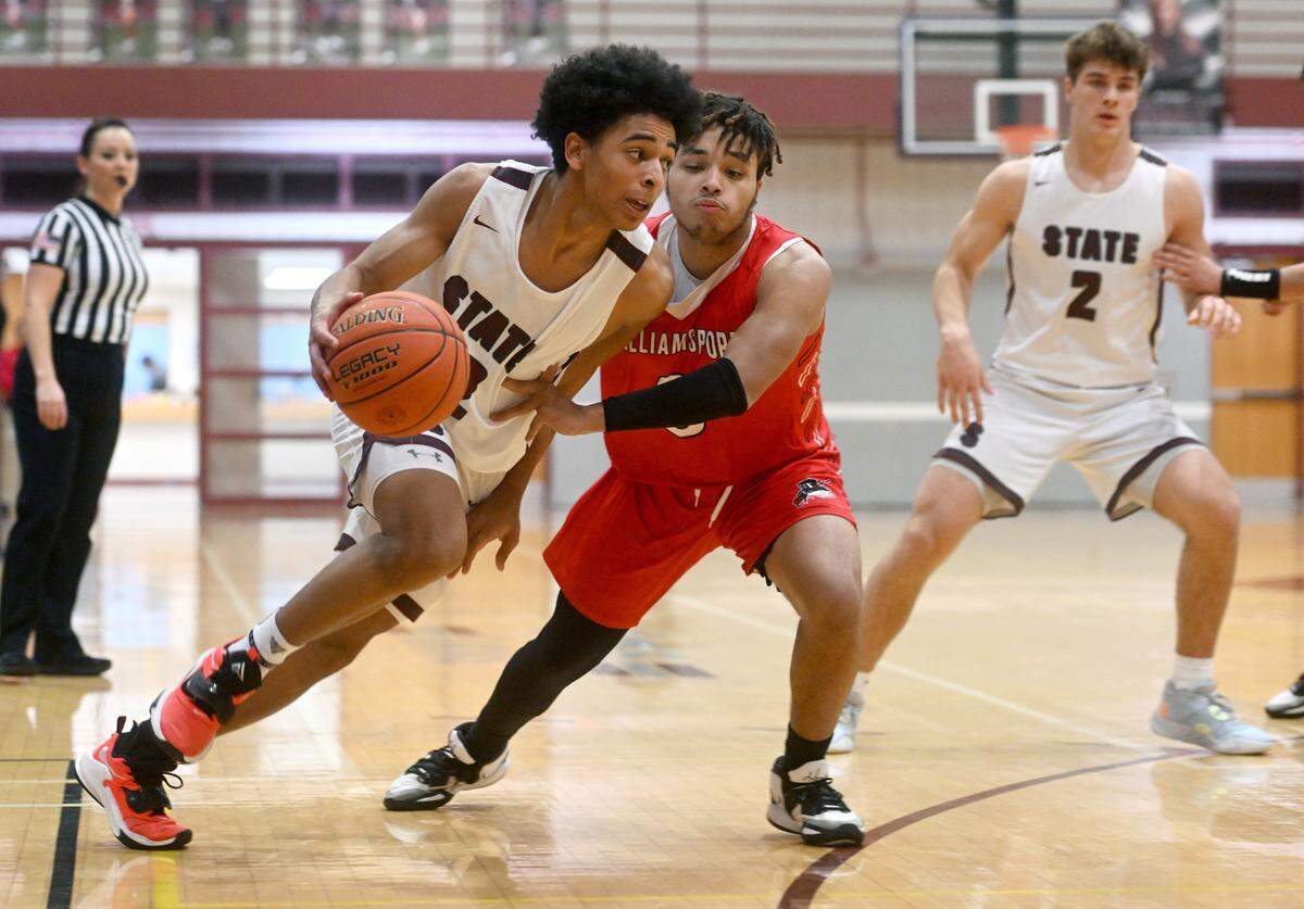 State College’s Lake Black dribbles around Williamsport’s Mark Johnson during the game on Thursday, Jan. 5, 2023. State College won, 64-33.