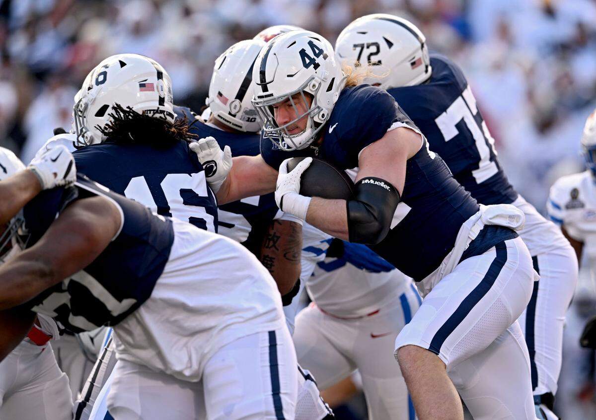 Penn State tight end Tyler Warren runs with the ball during the first quarter of the game against SMU on Saturday, Dec. 21, 2024 at Beaver Stadium.