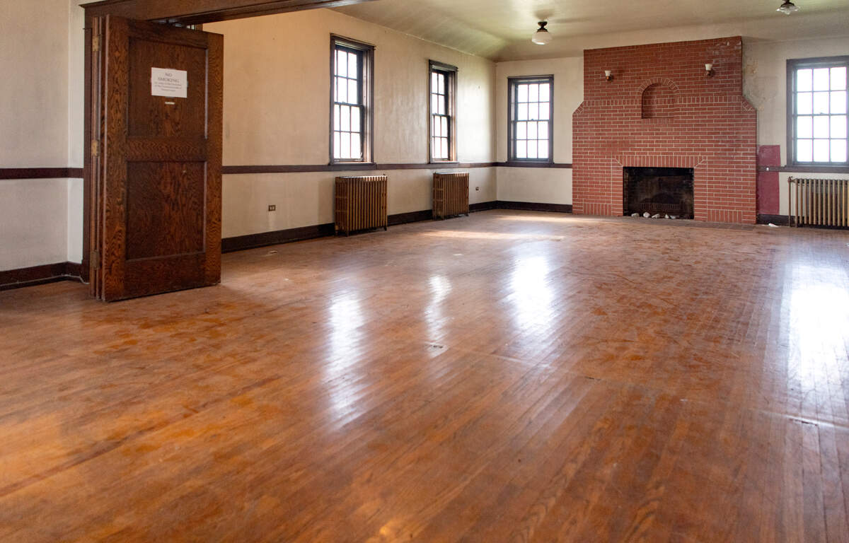 The 2,900-square-foot former Pennsylvania National Guard Armory building will be converted into a restaurant and bar.