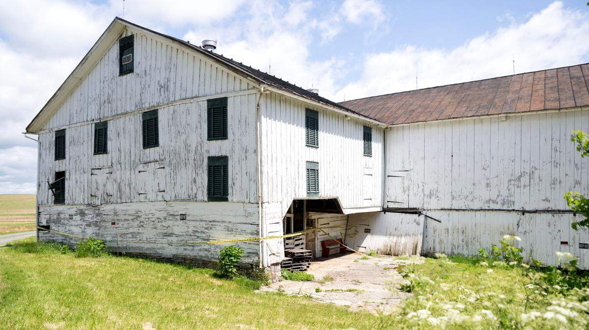 “No trespassing” and “keep out” signs can be seen on Kepler Barn from West Pine Grove Road on Tuesday, May 28, 2024.