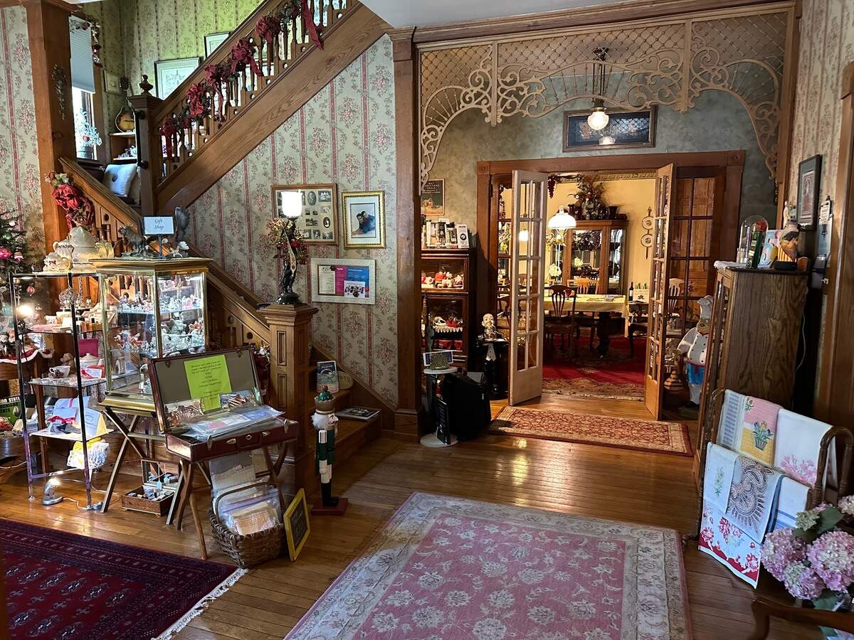 The Queen, A Victorian Bed and Breakfast in Bellefonte.