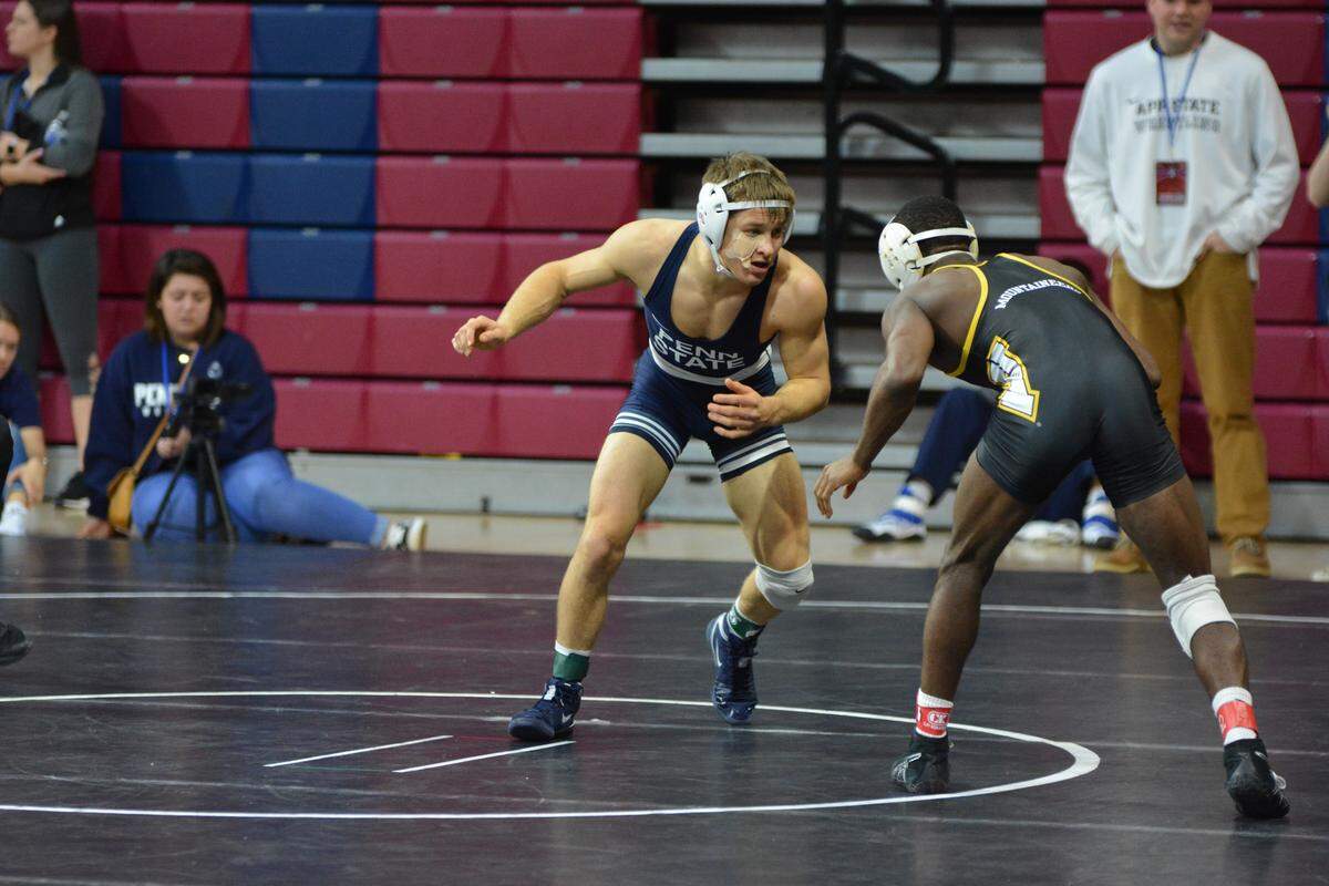 Penn State’s Devin Schnupp, left, looks for a shot on Appalachian State’s Deandre Swinson-Barr during their 125-pound first round match of the Keystone Classic on Sunday. Schnupp lost 6-4 and went 2-2 for the tournament.