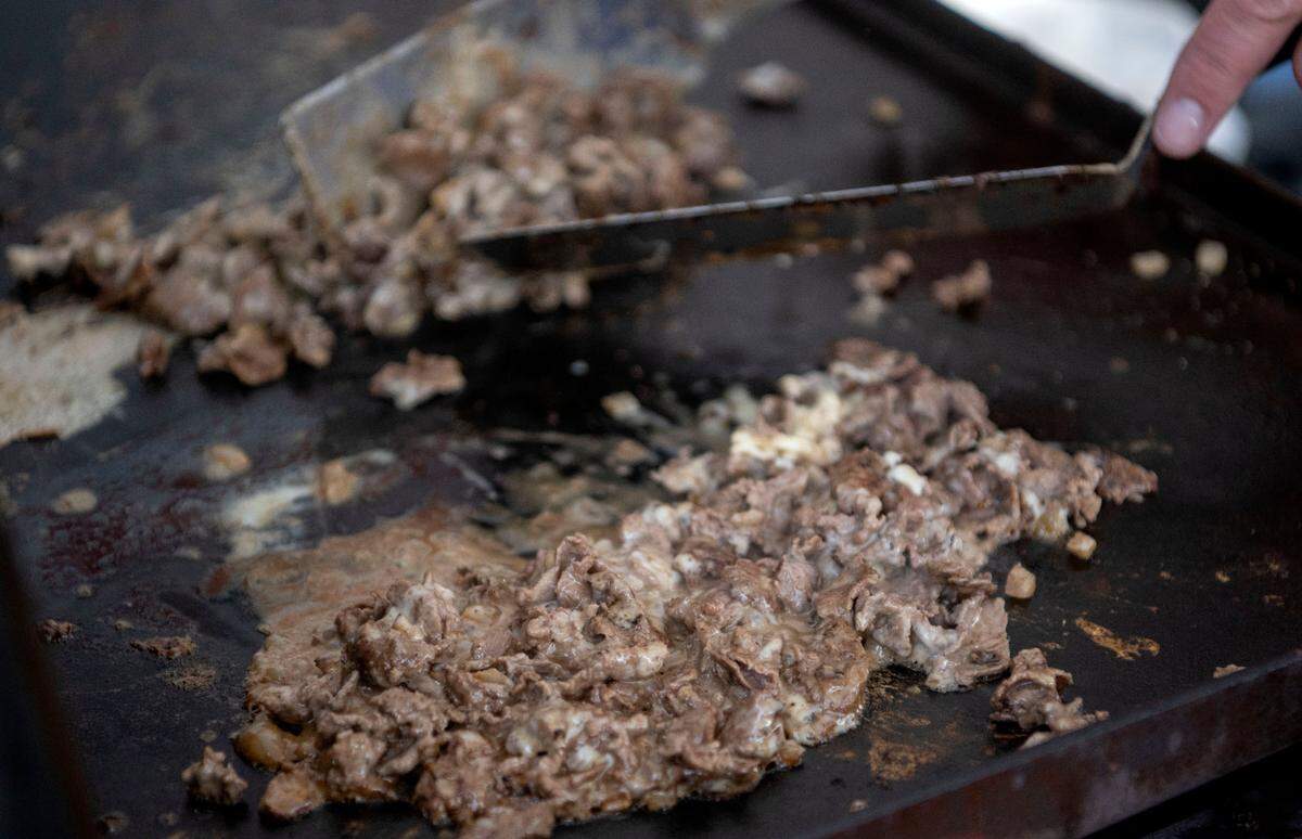 John Schaffer cooks cheesesteaks at Uncle John’s Jawns outside of Angtifragile Brewing Co. on Friday, Sept. 22, 2023.