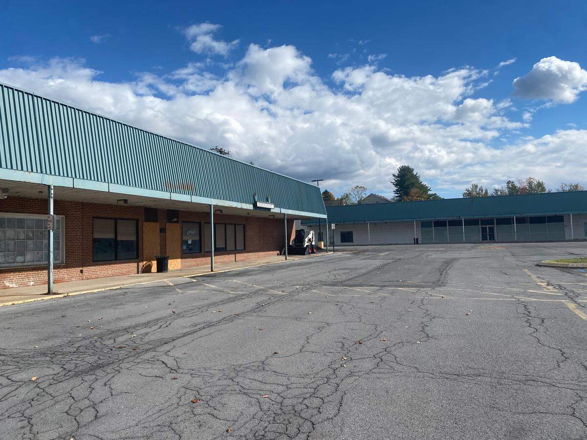 Shuttered businesses are pictured in the Westerly Parkway Plaza on Tuesday, Oct. 15, 2024.