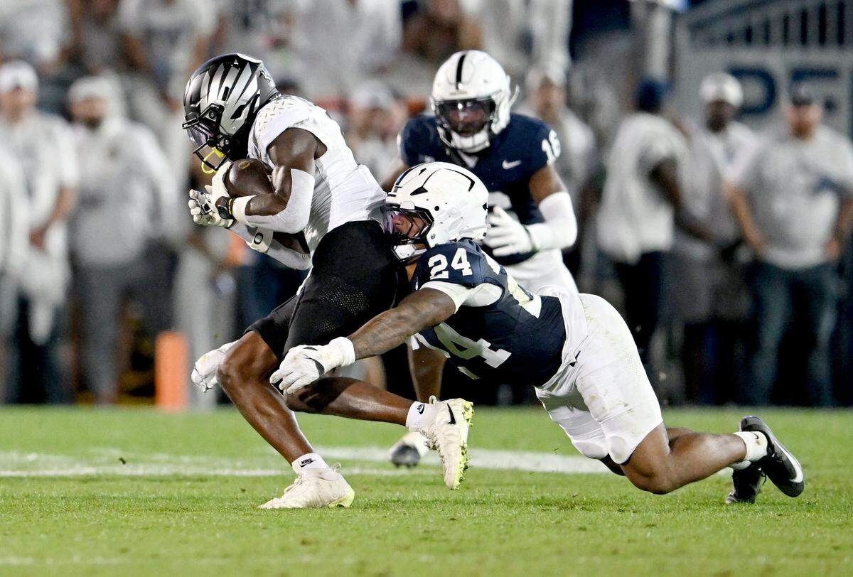 Penn State linebacker Amare Campbell stops Oregon wide receiver Malik Benson during the game on Saturday, Sept. 27, 2025.