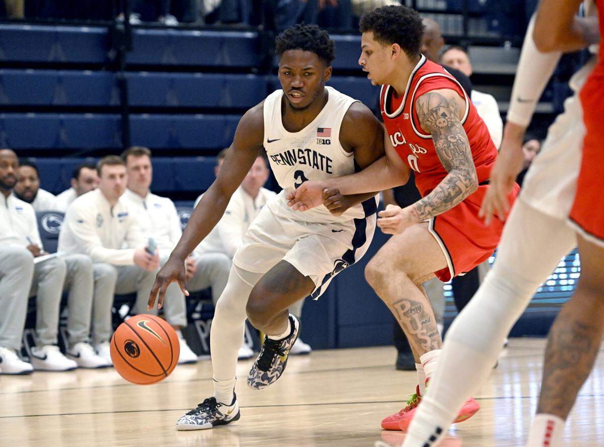 Penn State’s D’Marco Dunn dribbles around and Ohio State defenders during the game against Ohio State on Thursday, Jan. 30, 2025 at Rec Hall.