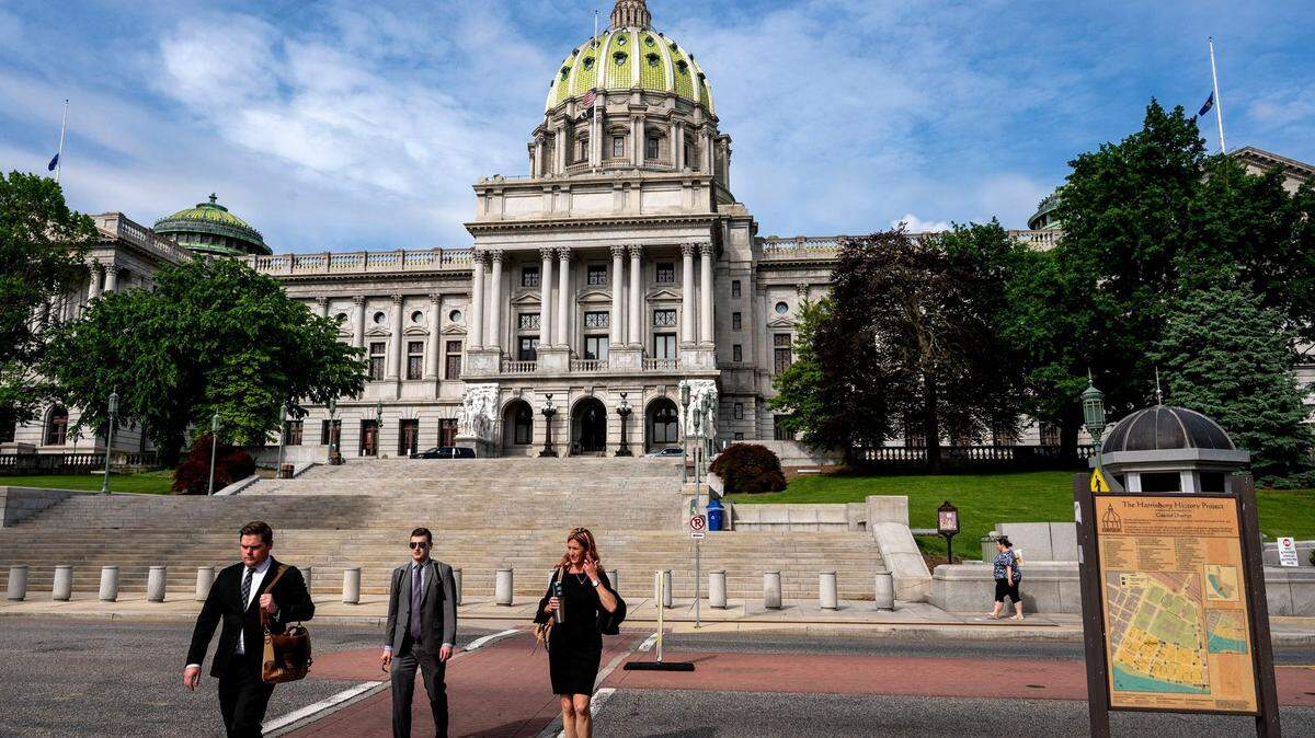 A plan to break the Pennsylvania legislature’s blockade of a ban on gifts from lobbyists fell flat Wednesday, and lawmakers seem generally uninterested in the reform.