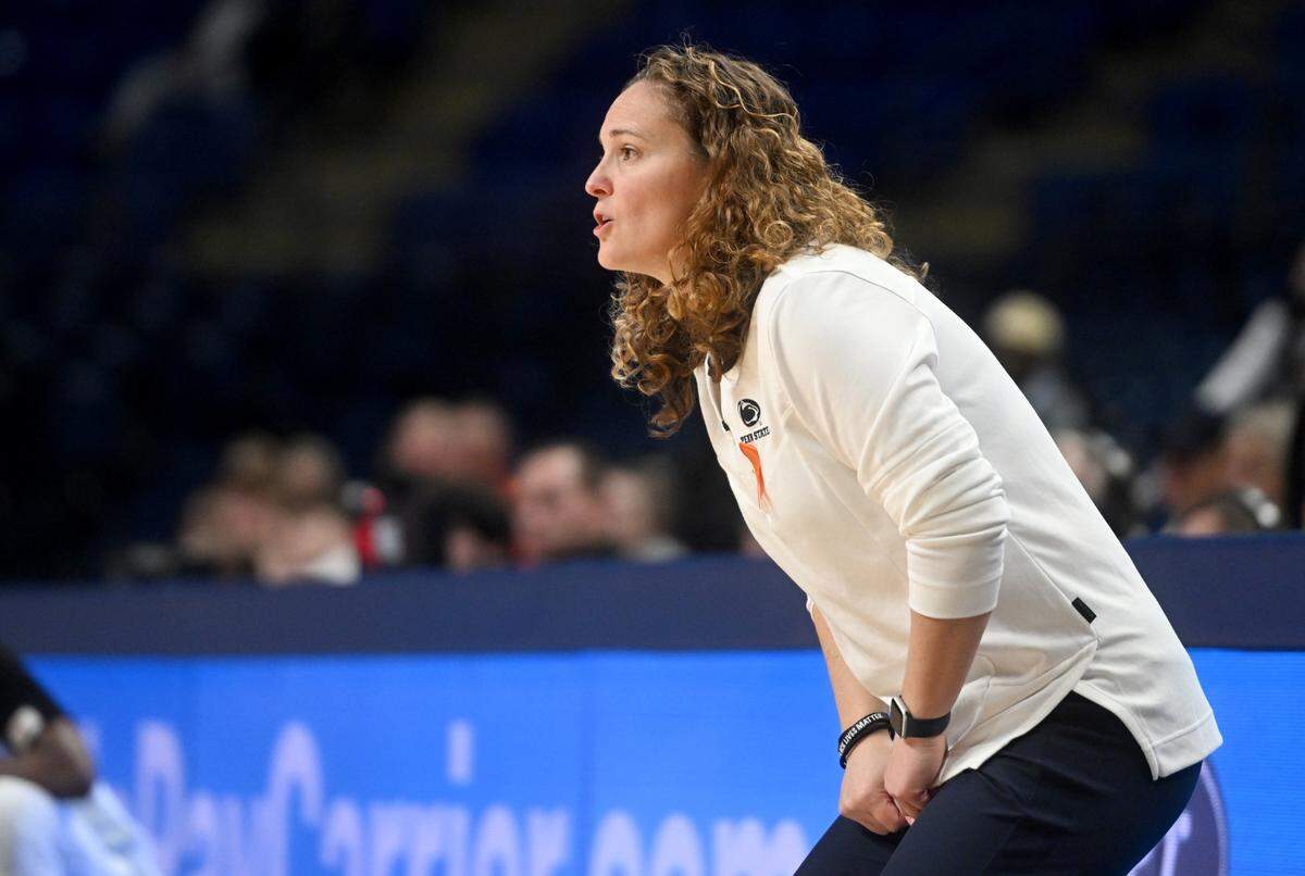 Penn State Lady Lions’ coach Carolyn Kieger yells to her players during the game against Virginia on Nov. 30, 2022.
