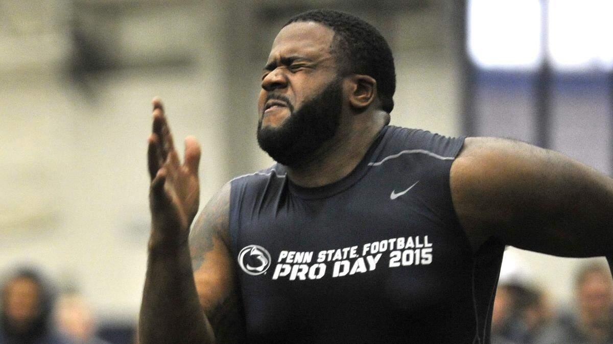 Offensive lineman Donovan Smith runs the 40-yard-dash at Penn State’s Pro day on March 19, 2015.