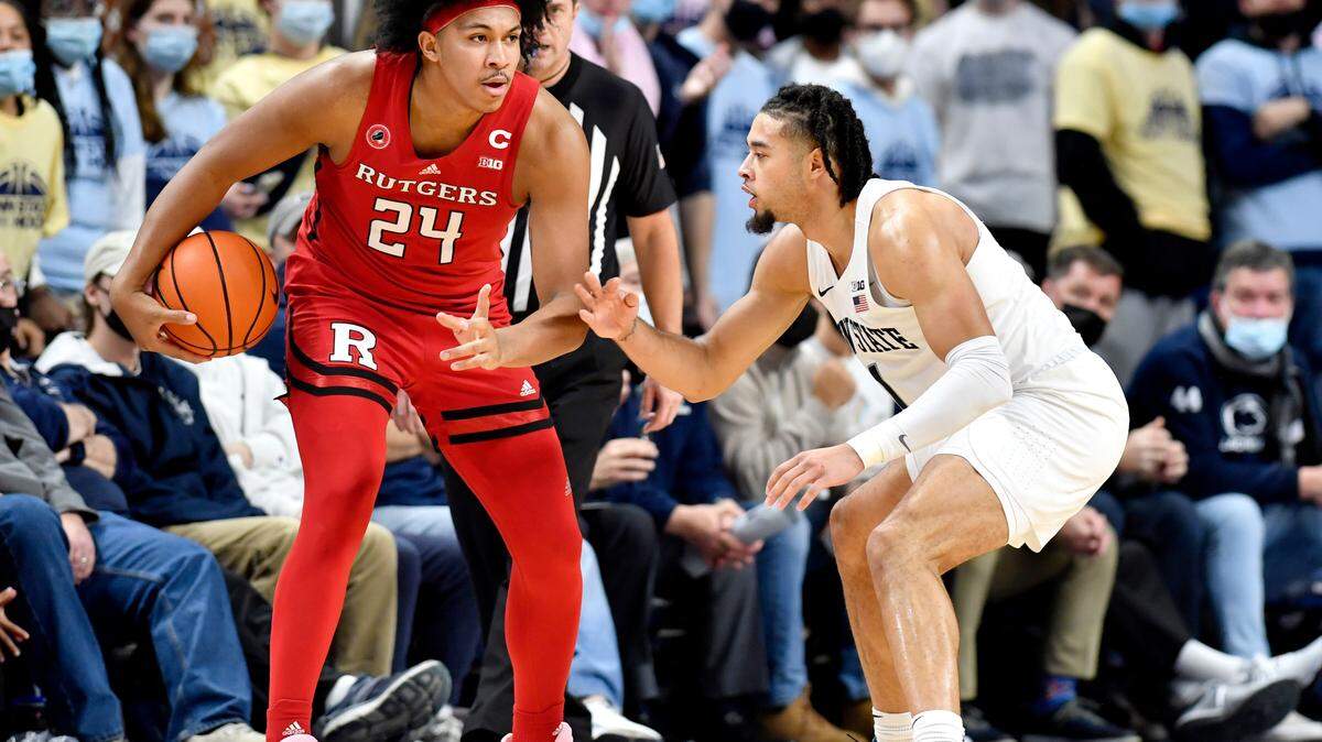 Penn State’s Seth Lundy defends Rutgers’ Ron Harper Jr. during the game on Jan. 11.