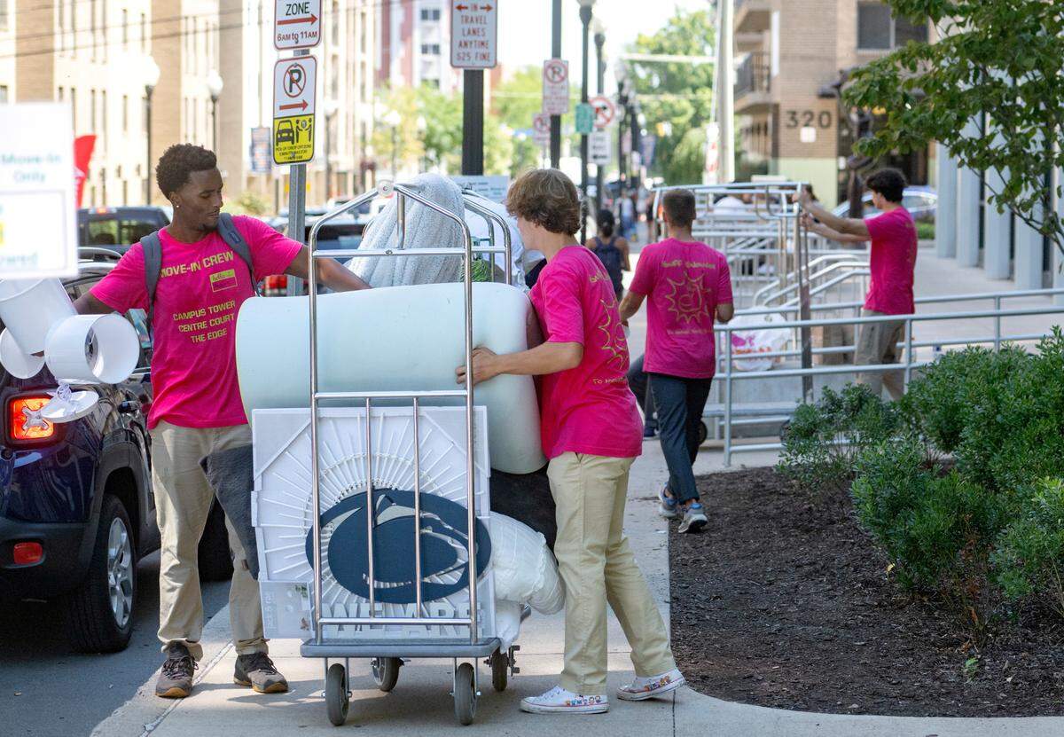 Move-in crews help Penn State students move into apartments in downtown State College on Friday, Aug. 19, 2022. Penn State and State College Borough recently announced temporary traffic and parking changes for the 2024 move-in process.