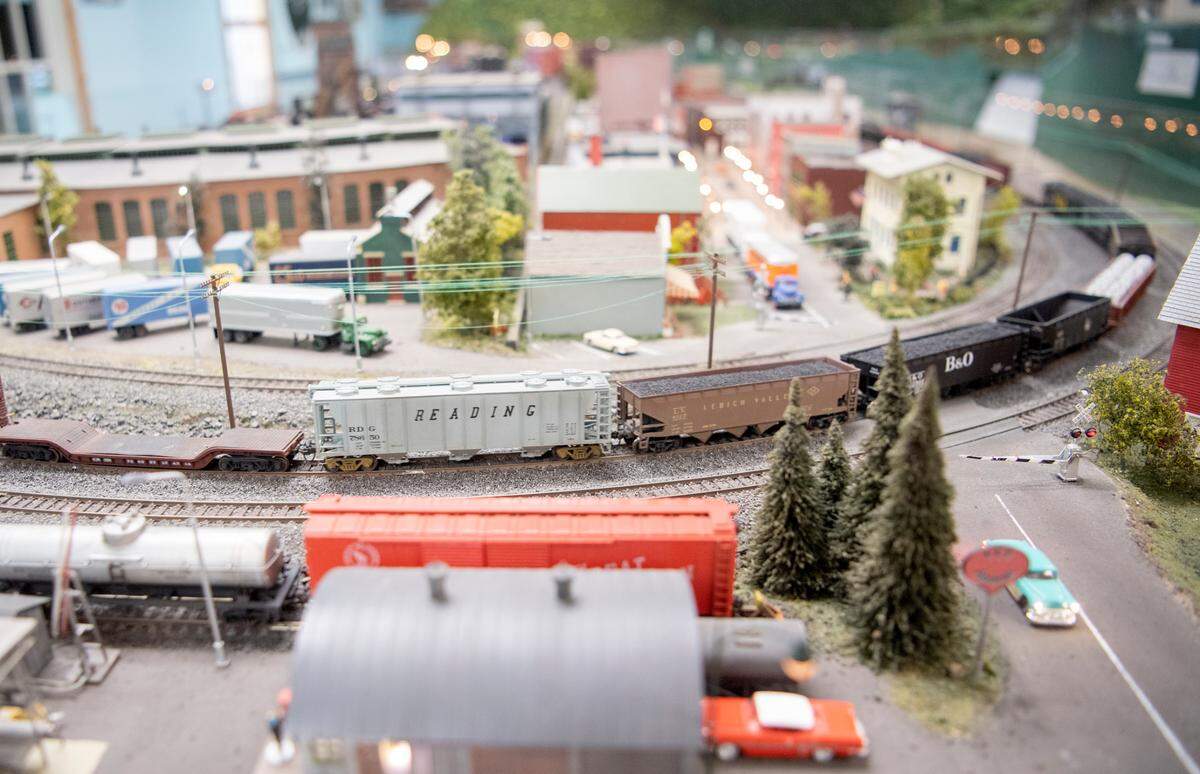 A train runs through the Clinton Central Model Railroad Club’s display in the Castanea Station.