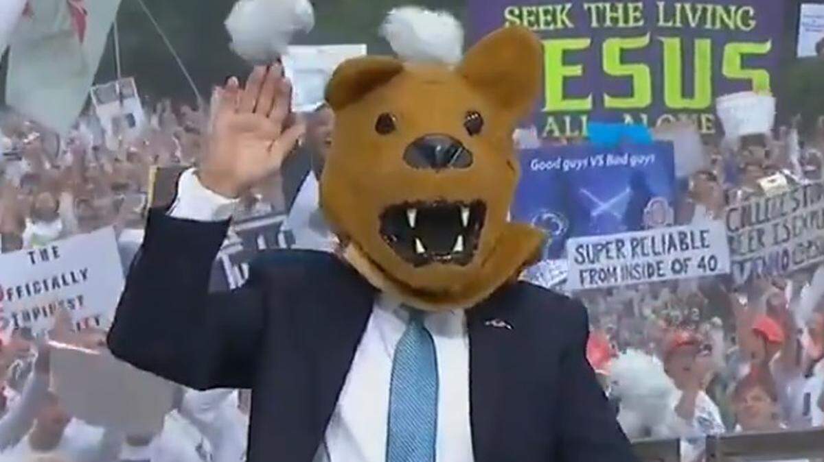 Lee Corso picks Penn State to beat Ohio State on ESPN’s College GameDay from Old Main in State College on Sept. 29, 2018.
