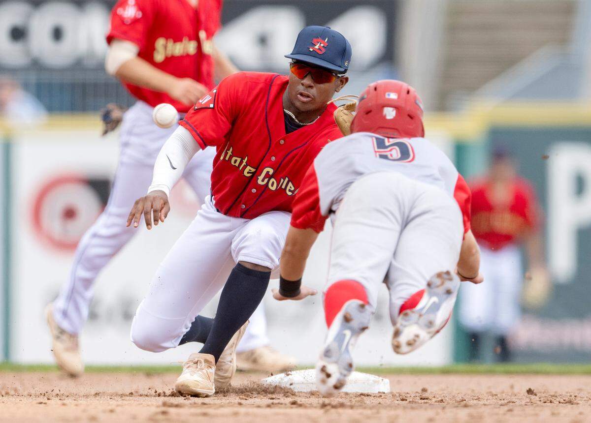 State College Spikes’ DeAndre Shelton makes the catch to tag out Williamsport Crosscutters’ Mike Anthony during the Thursday, Aug. 4, 2022 game.  