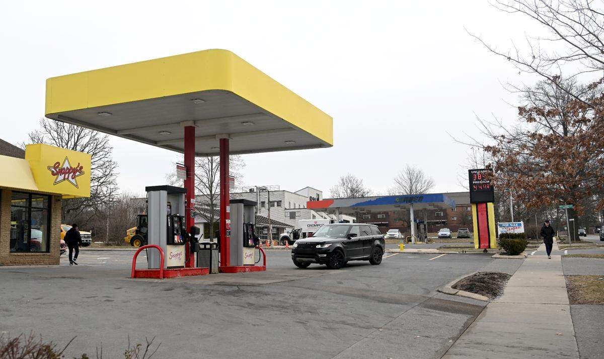 The Snappy’s on University Drive in State College with an Sunoco station across the street on Tuesday, Feb. 7, 2023.