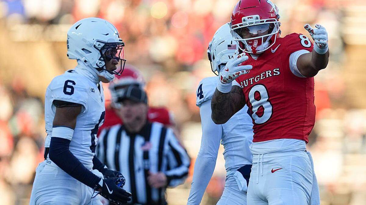 PISCATAWAY, NEW JERSEY - NOVEMBER 29: KJ Duff #8 of the Rutgers Scarlet Knights reacts against the Penn State Nittany Lions in the first half at SHI Stadium on November 29, 2025 in Piscataway, New Jersey. (Photo by Mitchell Leff/Getty Images)