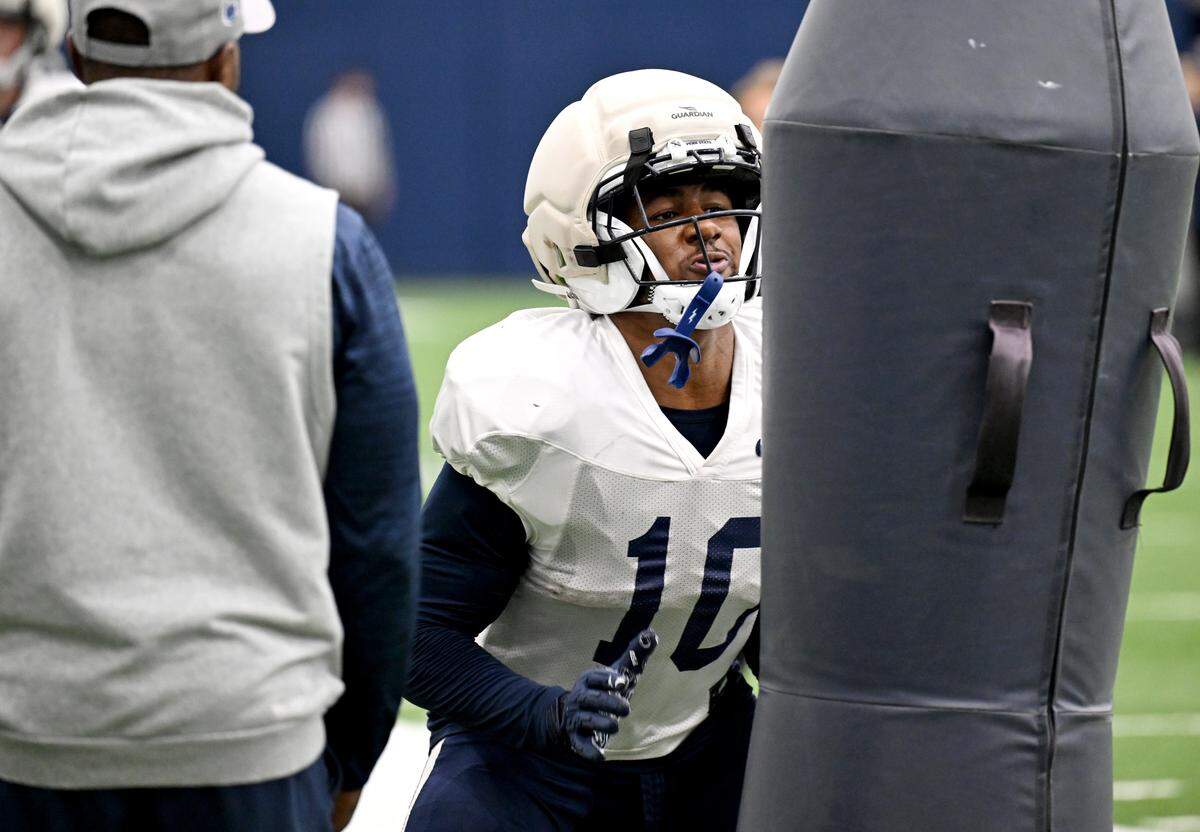 Penn State running back Nick Singleton runs a drill during practice on Wednesday, Oct. 29, 2025. 