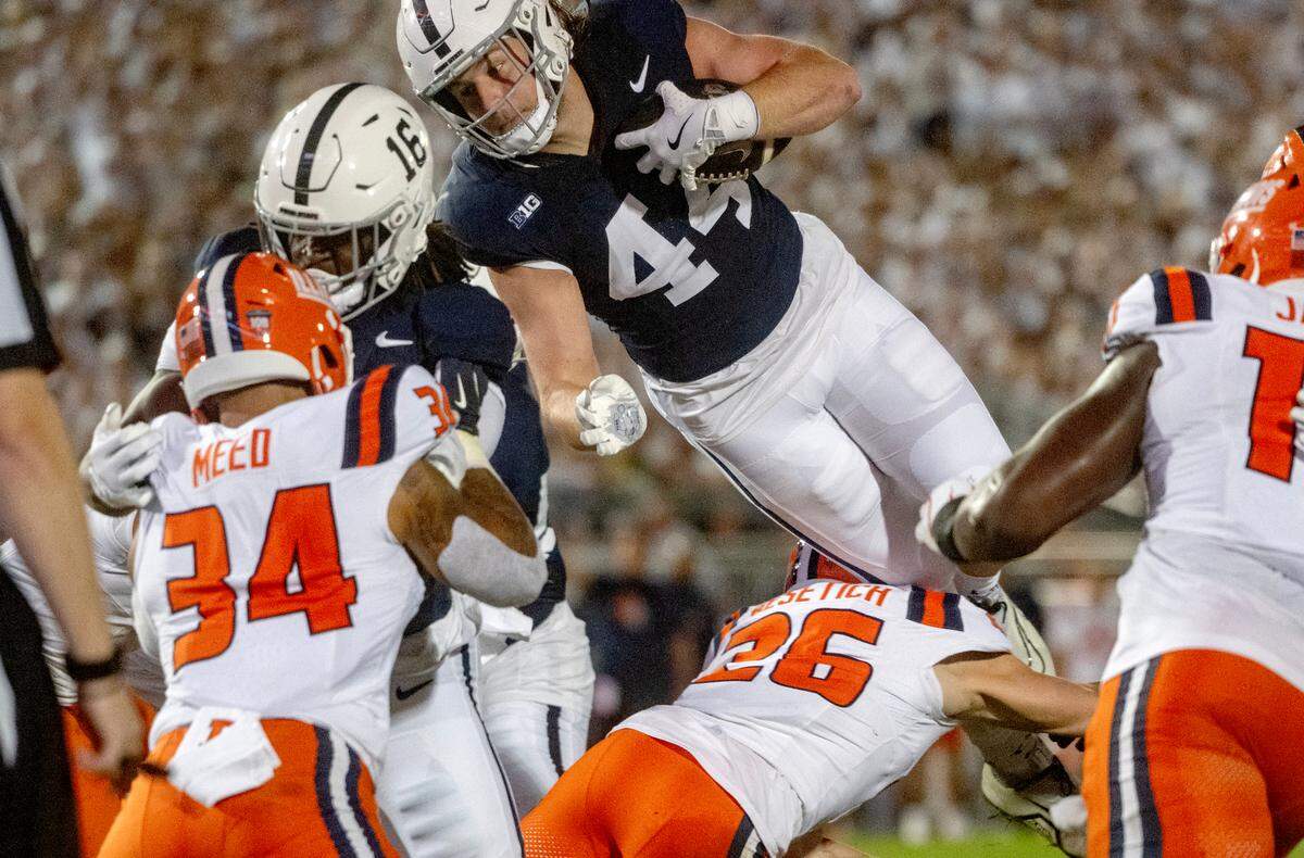 Penn State tight end Tyler Warren dives over Illinois defenders for a touchdown during the game on Saturday, Sept. 28, 2024.