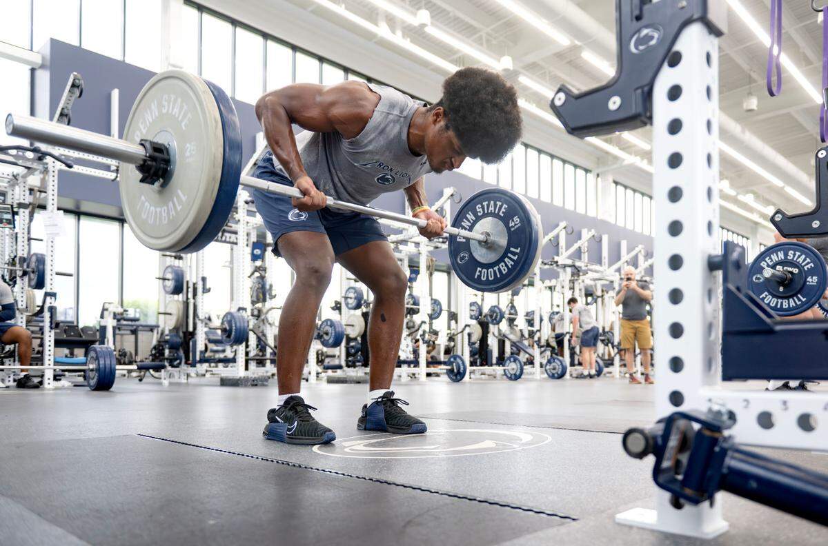 Penn State linebacker Lavar Arrington II lifts during a summer strength session on Monday, July 14, 2025 in the Lasch Building.