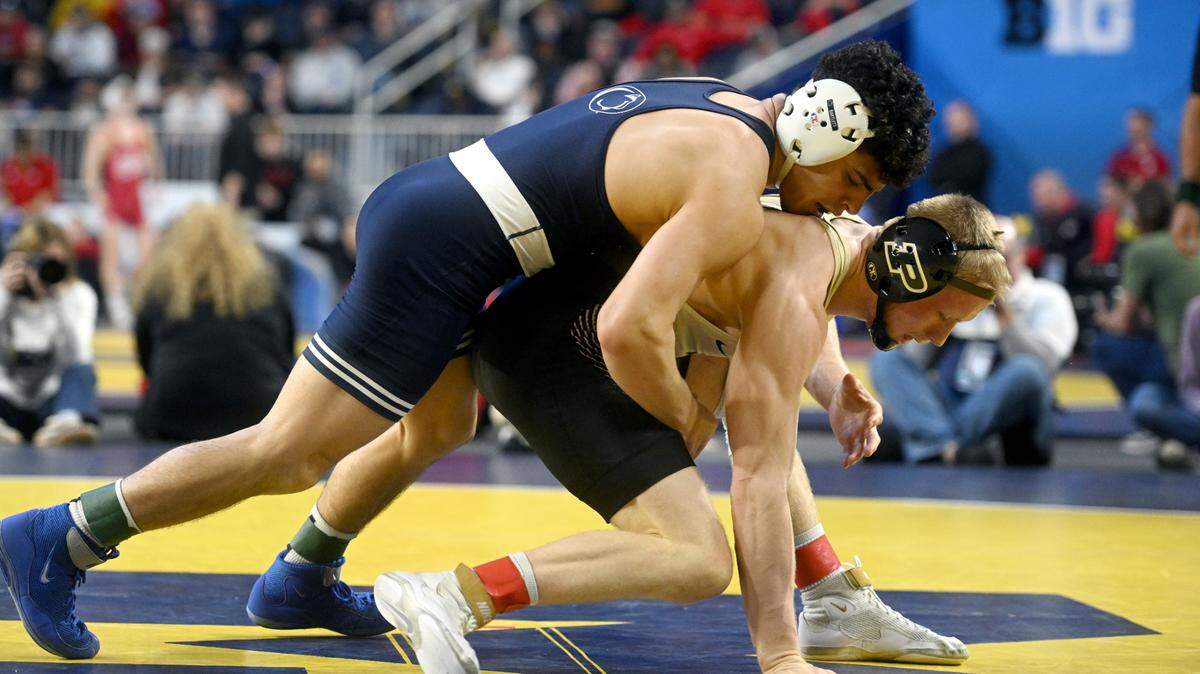 Penn State’s Bartlett, Van Ness reach Big Ten consy finals, team race closer